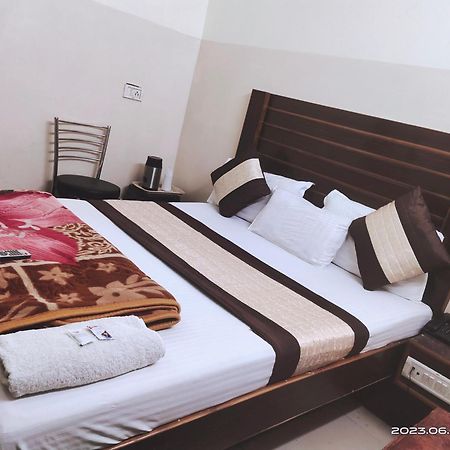 Hotel Diamond New Delhi Extérieur photo