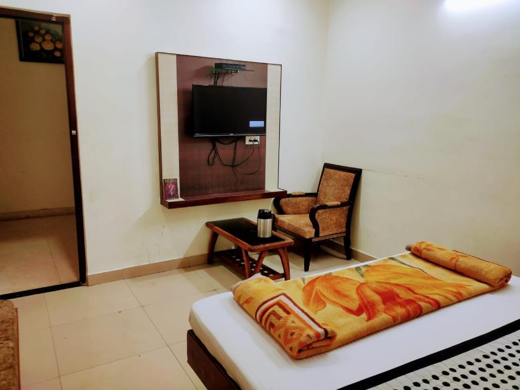 Hotel Diamond New Delhi Extérieur photo