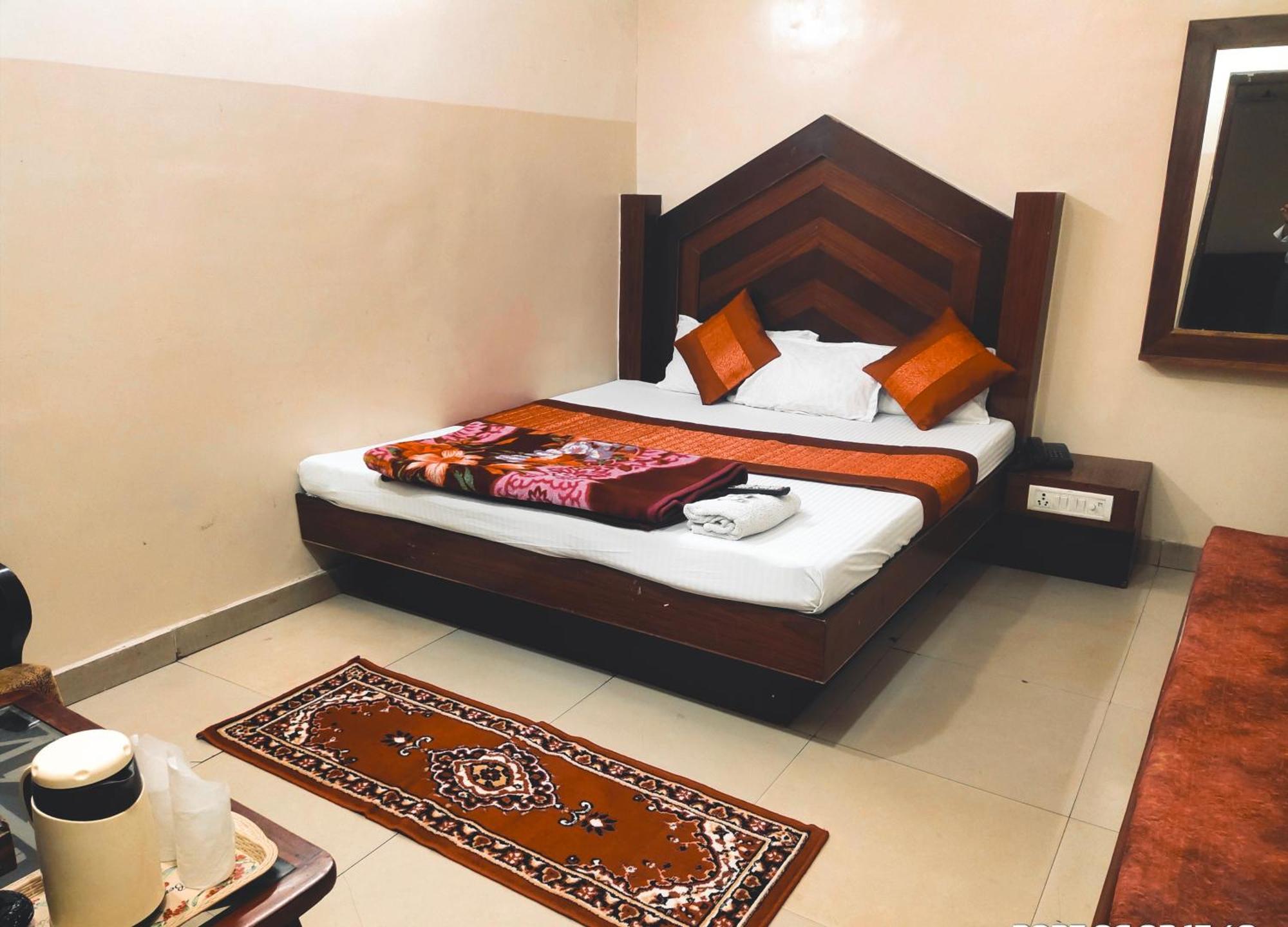 Hotel Diamond New Delhi Extérieur photo