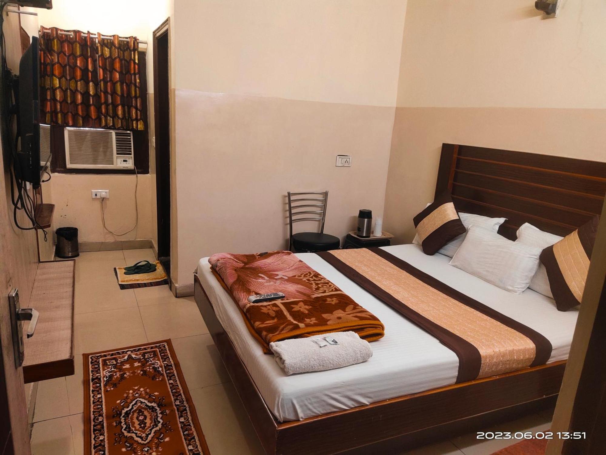 Hotel Diamond New Delhi Extérieur photo